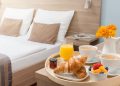 Hotel (imagem: Tomas Mach de Getty Images - via Canva)