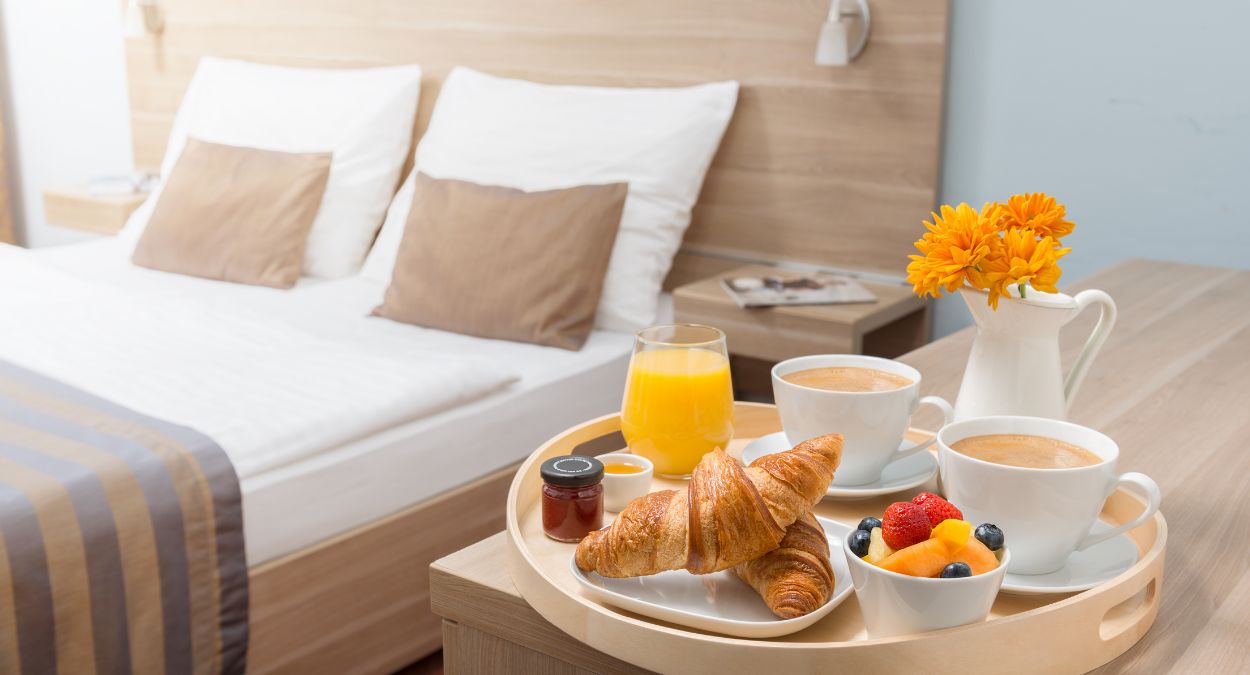 Hotel (imagem: Tomas Mach de Getty Images - via Canva)