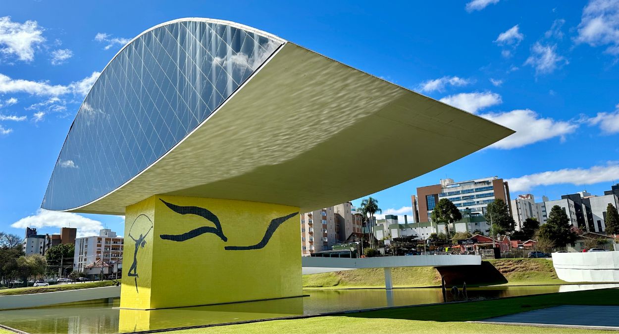 Museu Oscar Niemeyer - imagem: Ângela Quinelato - site passeios.org