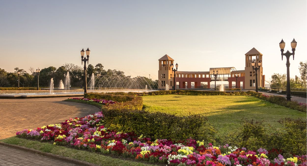 Parque Tanguá em Curitiba (imagem: diegograndi de Getty Images Pro - via Canva)