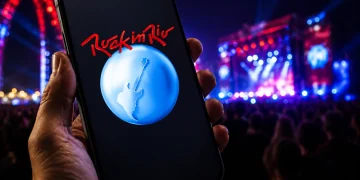 Celular na mão com marca do Rock in Rio