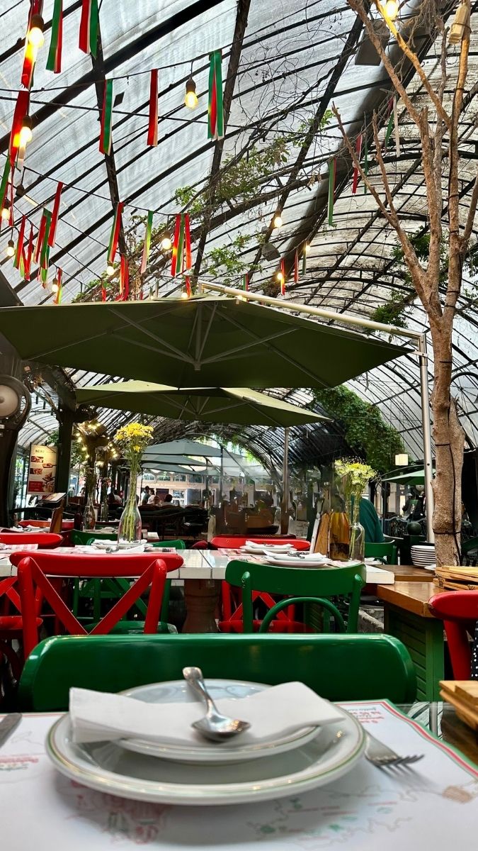 Restaurante na Rua Coberta (imagem: Ângela Quinelato - www.passeios.org)